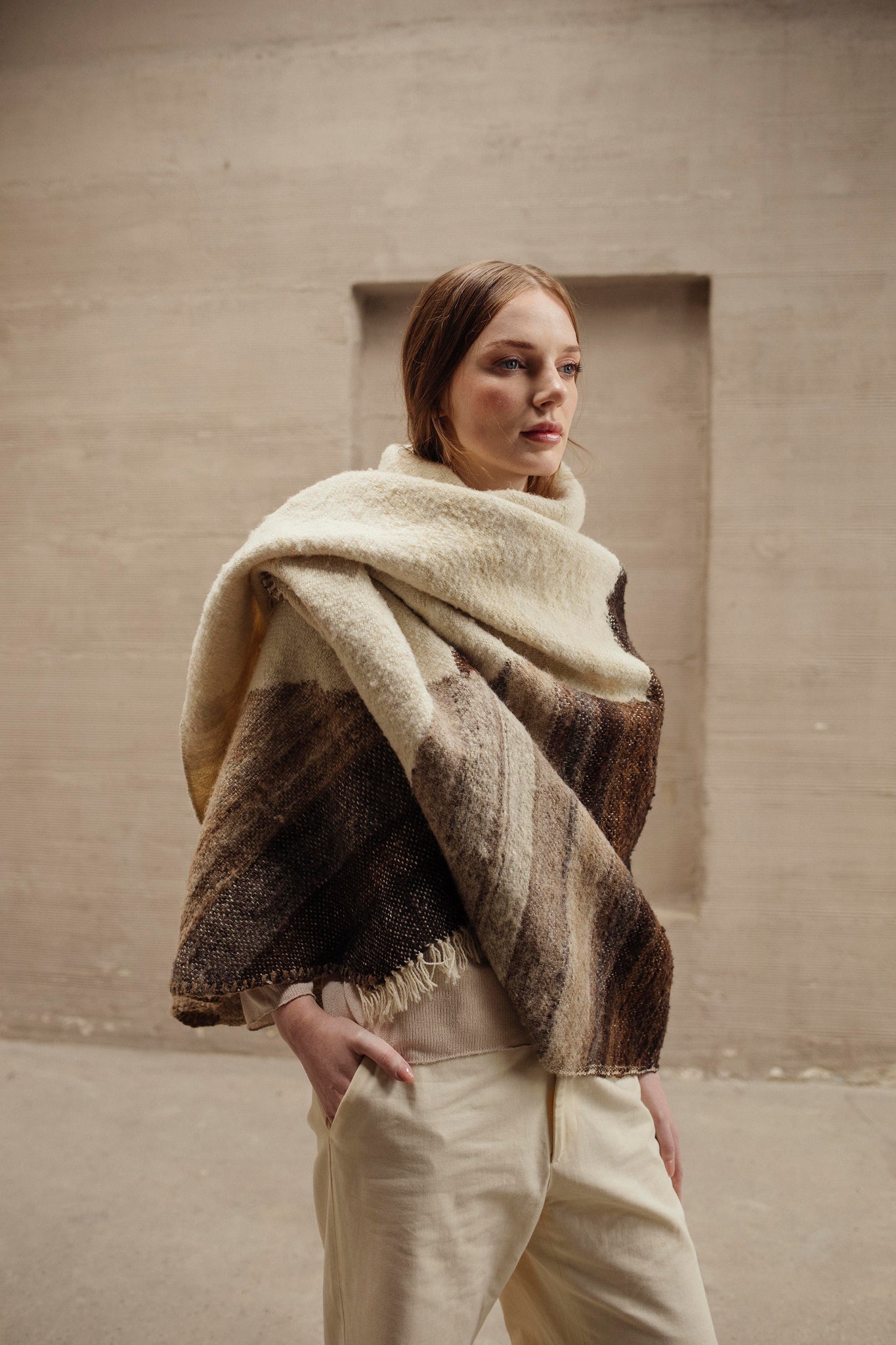 RUANA CHOCOLATE Y IVORY