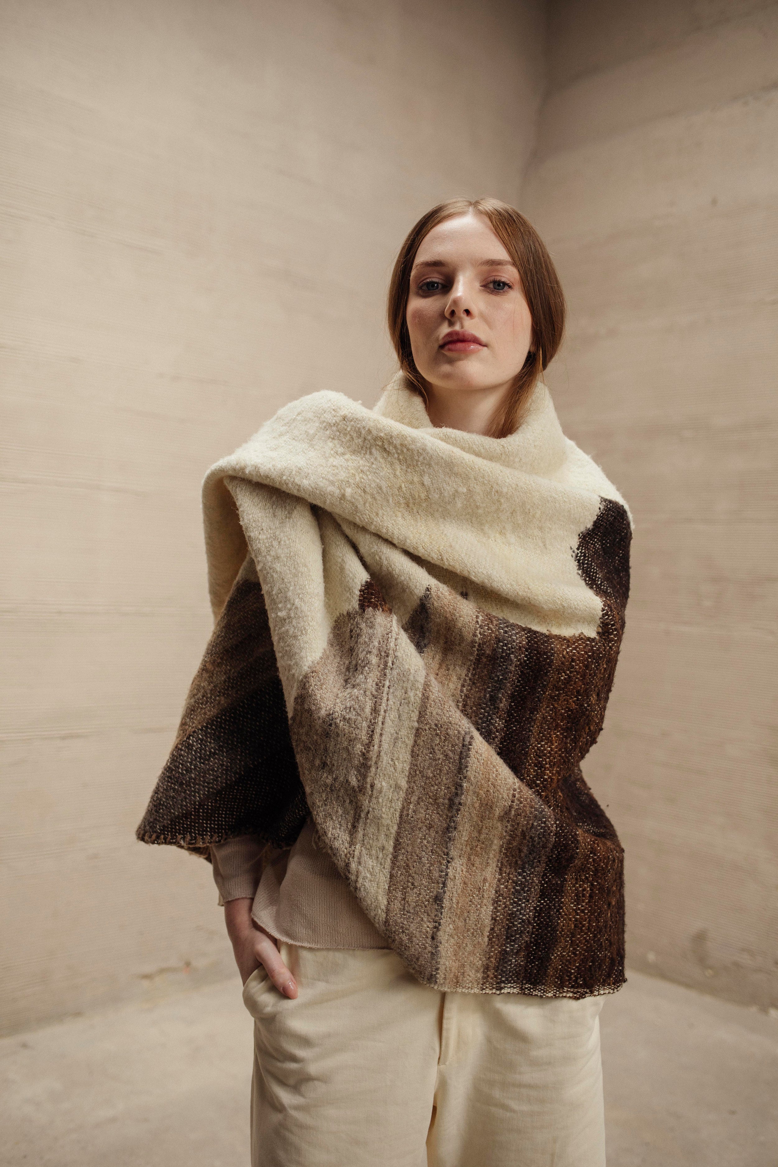 RUANA CHOCOLATE Y IVORY