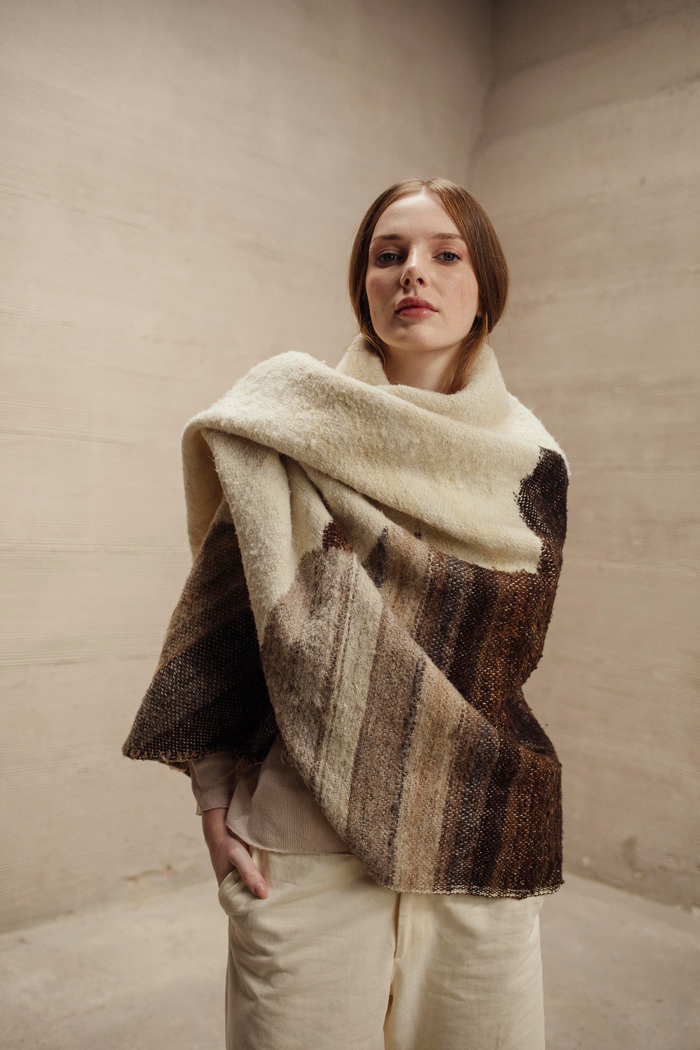 RUANA CHOCOLATE Y IVORY