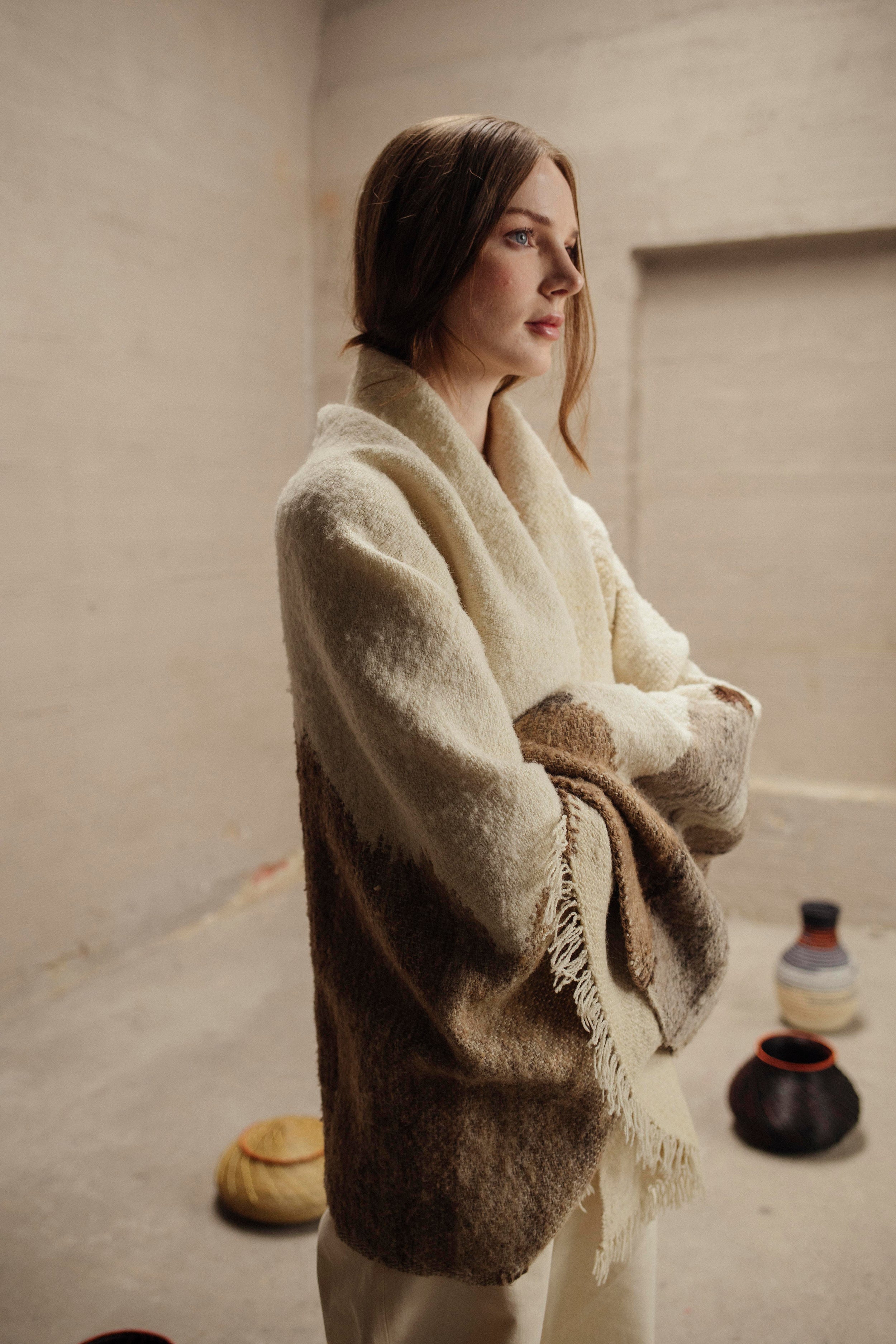 RUANA CHOCOLATE Y IVORY