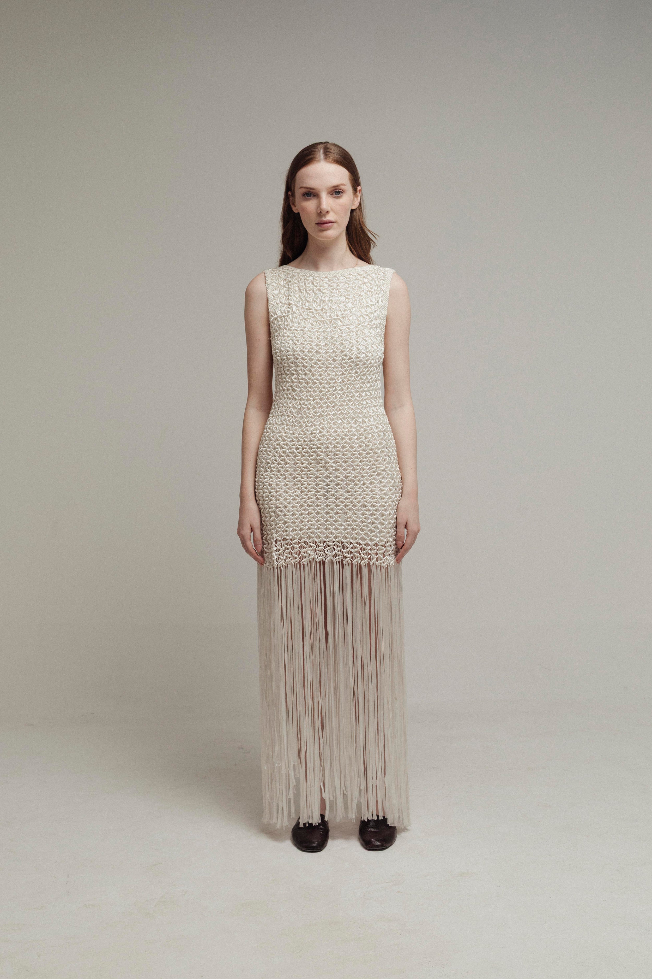 VESTIDO OFF WHITE EN MACRAMÉ