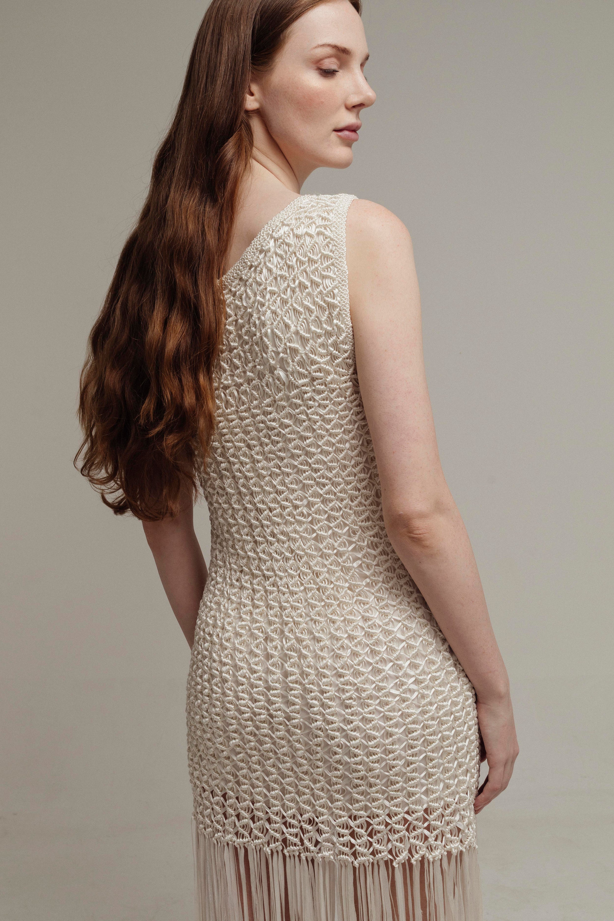 VESTIDO OFF WHITE EN MACRAMÉ