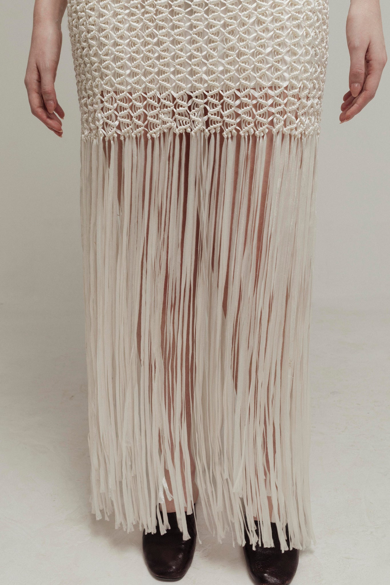 VESTIDO OFF WHITE EN MACRAMÉ