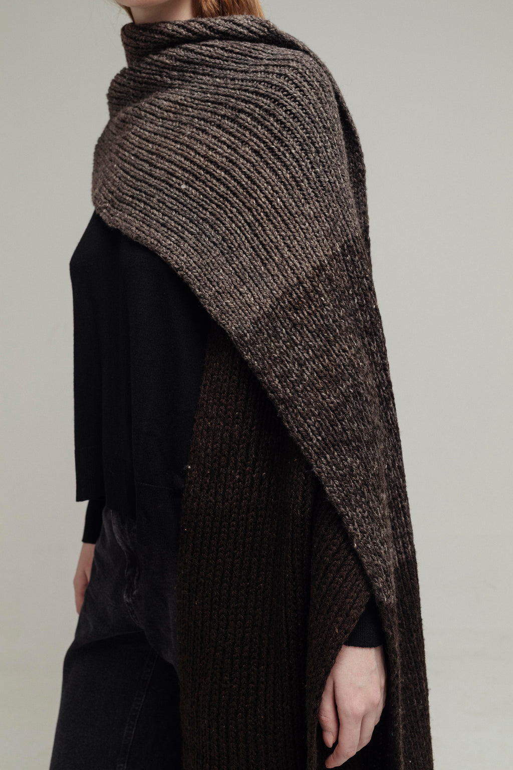 BUFANDA COMBINADA CHOCOLATE Y GRIS DEGRADÉ