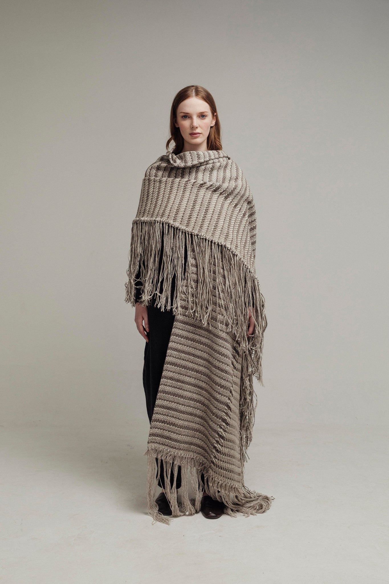 BUFANDA GRIS CON IVORY