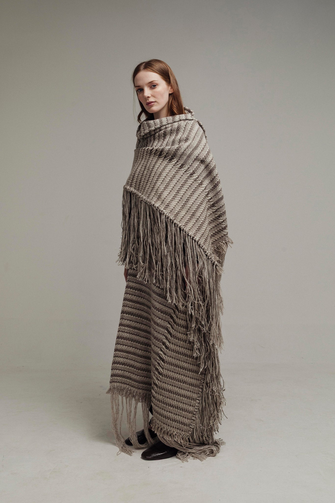 BUFANDA GRIS CON IVORY