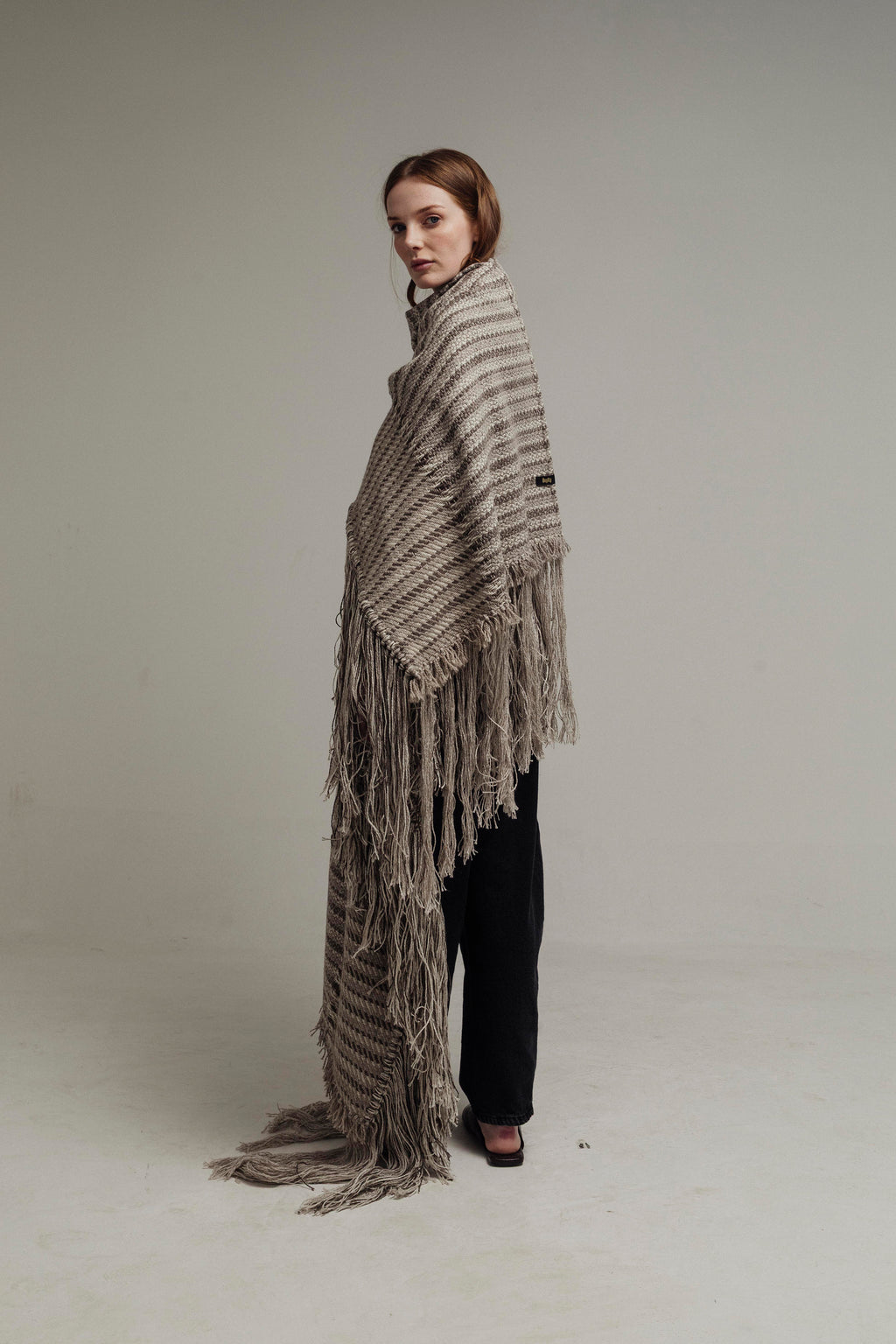 BUFANDA GRIS CON IVORY