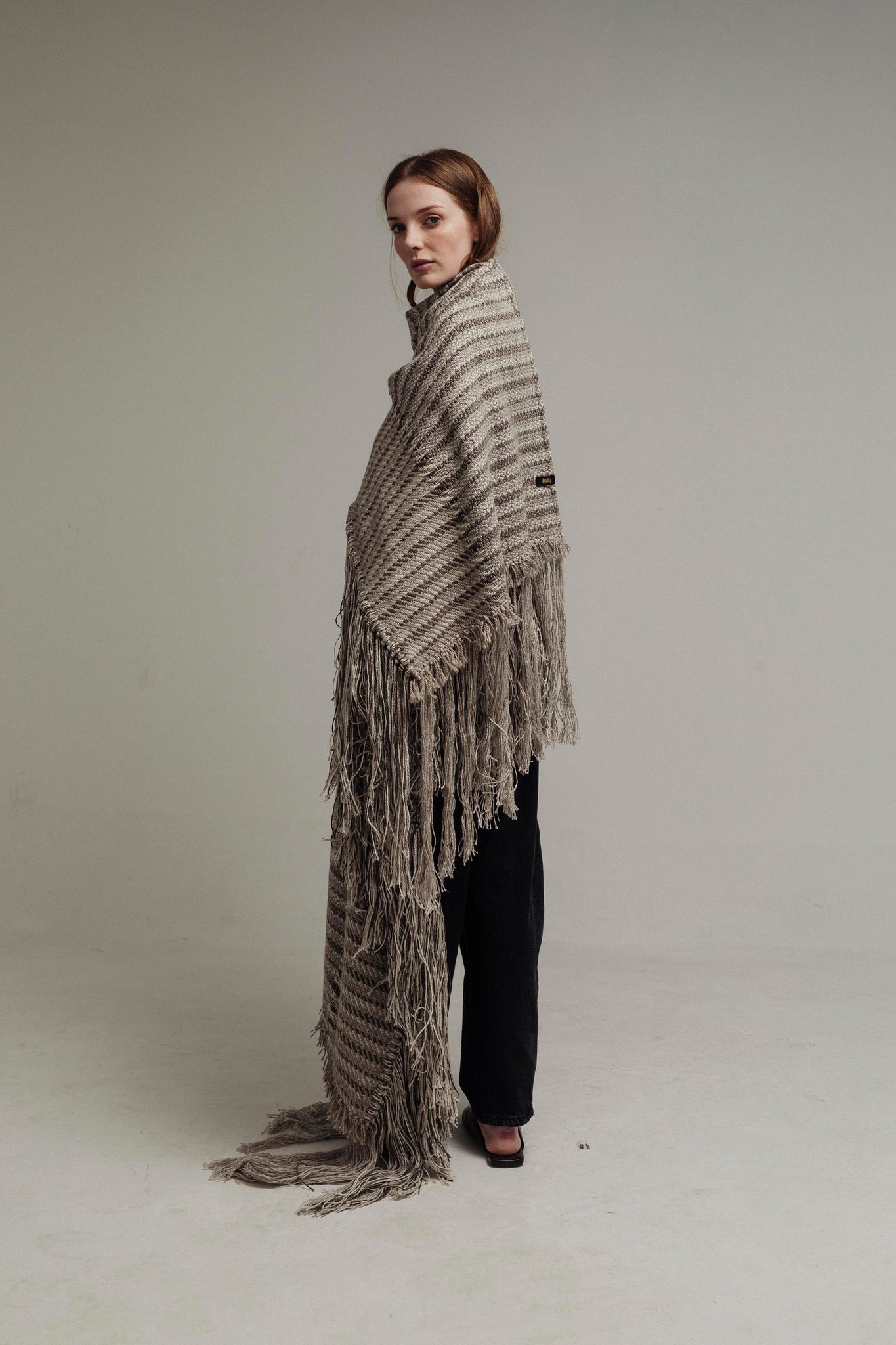 BUFANDA GRIS CON IVORY