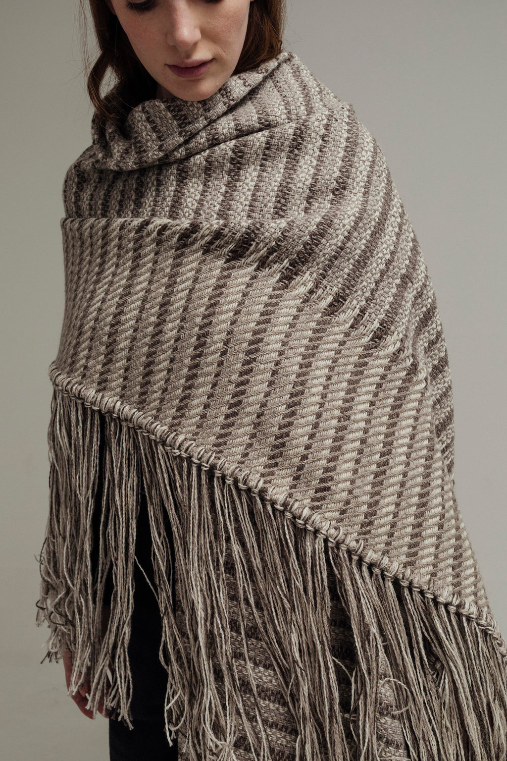 BUFANDA GRIS CON IVORY