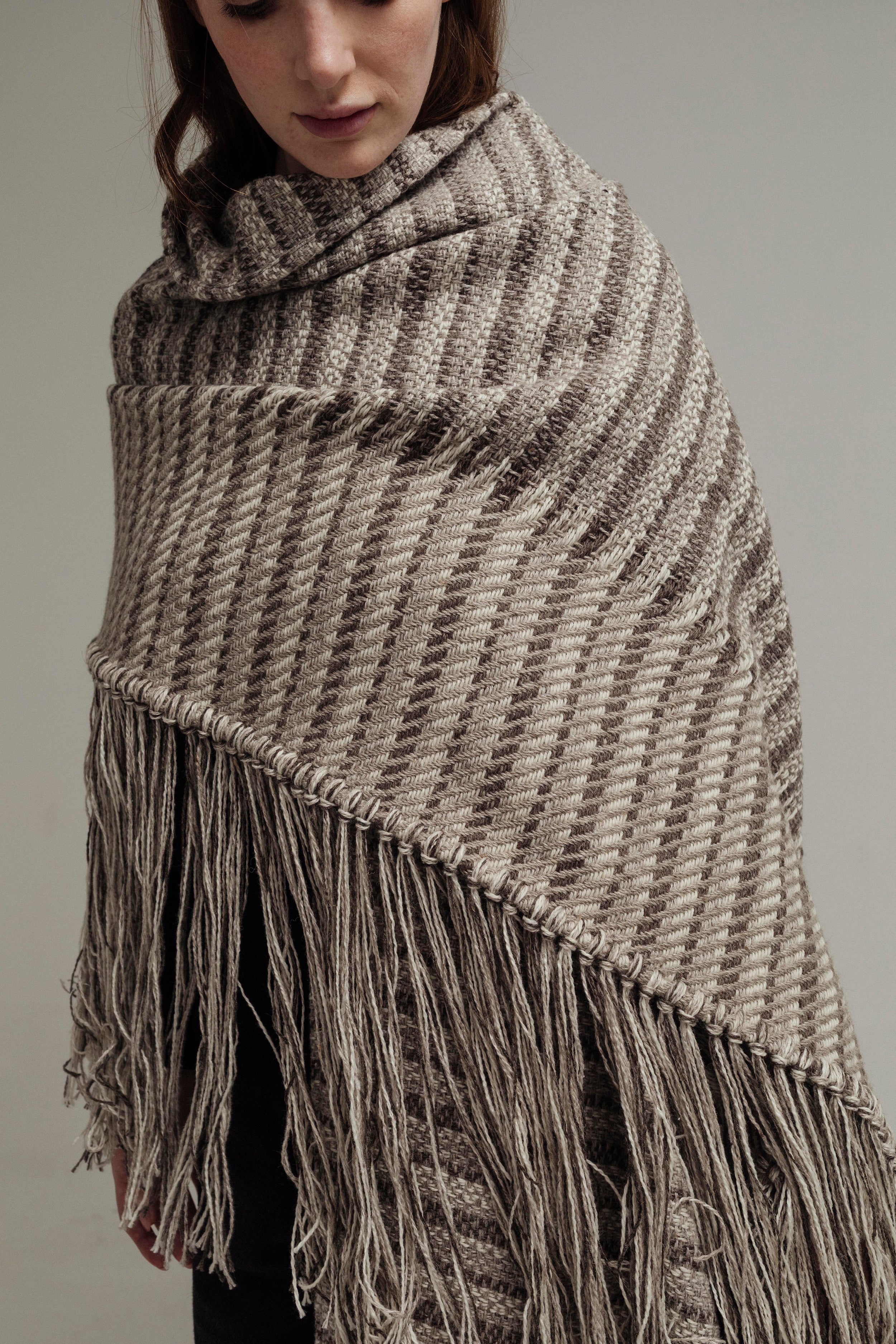 BUFANDA GRIS CON IVORY