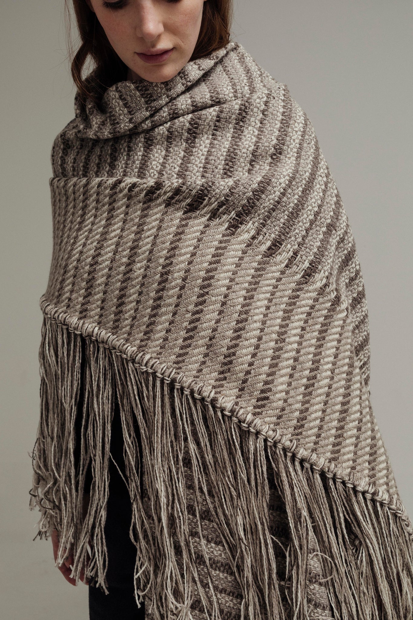 BUFANDA GRIS CON IVORY