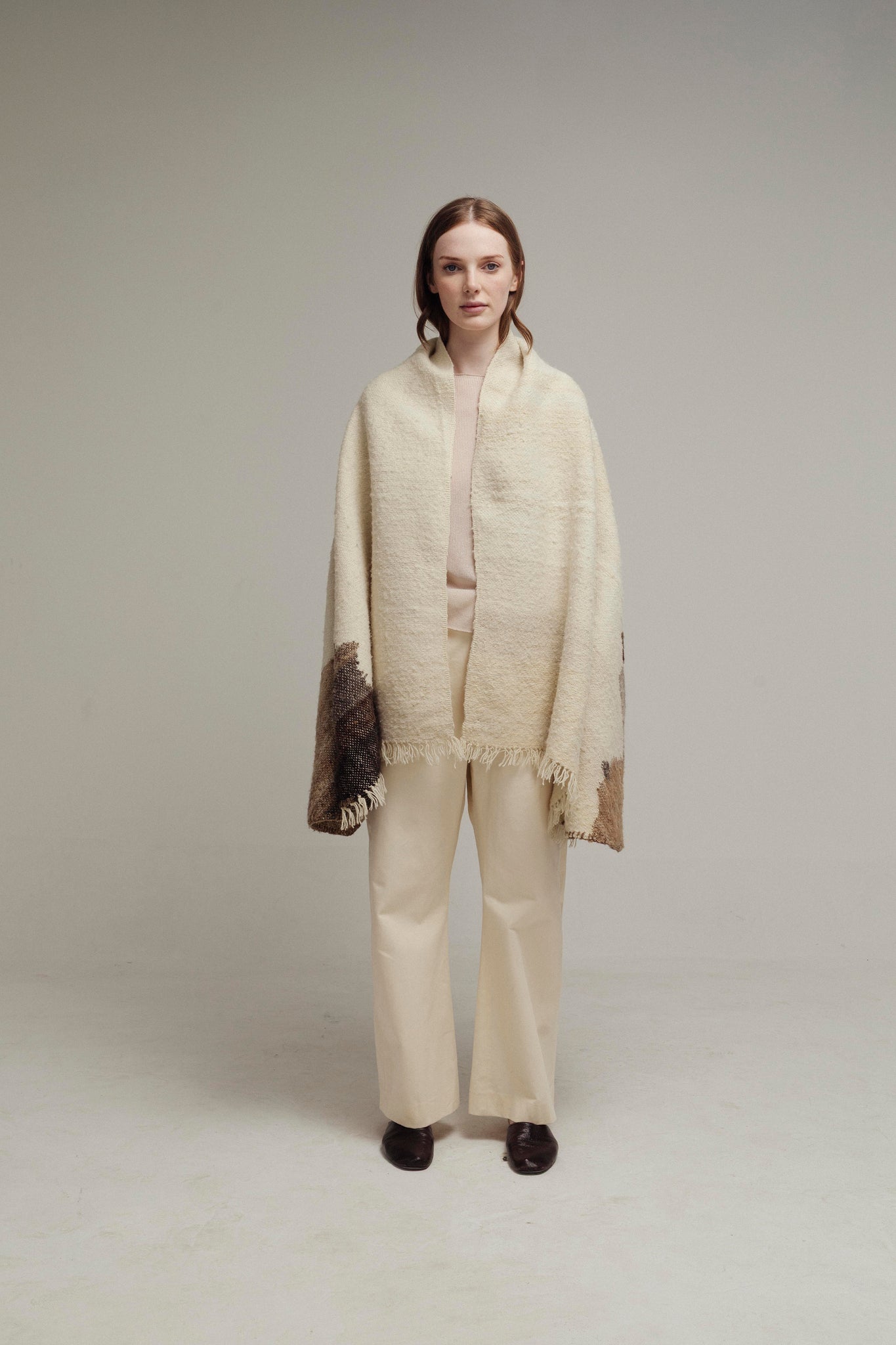 RUANA CHOCOLATE Y IVORY