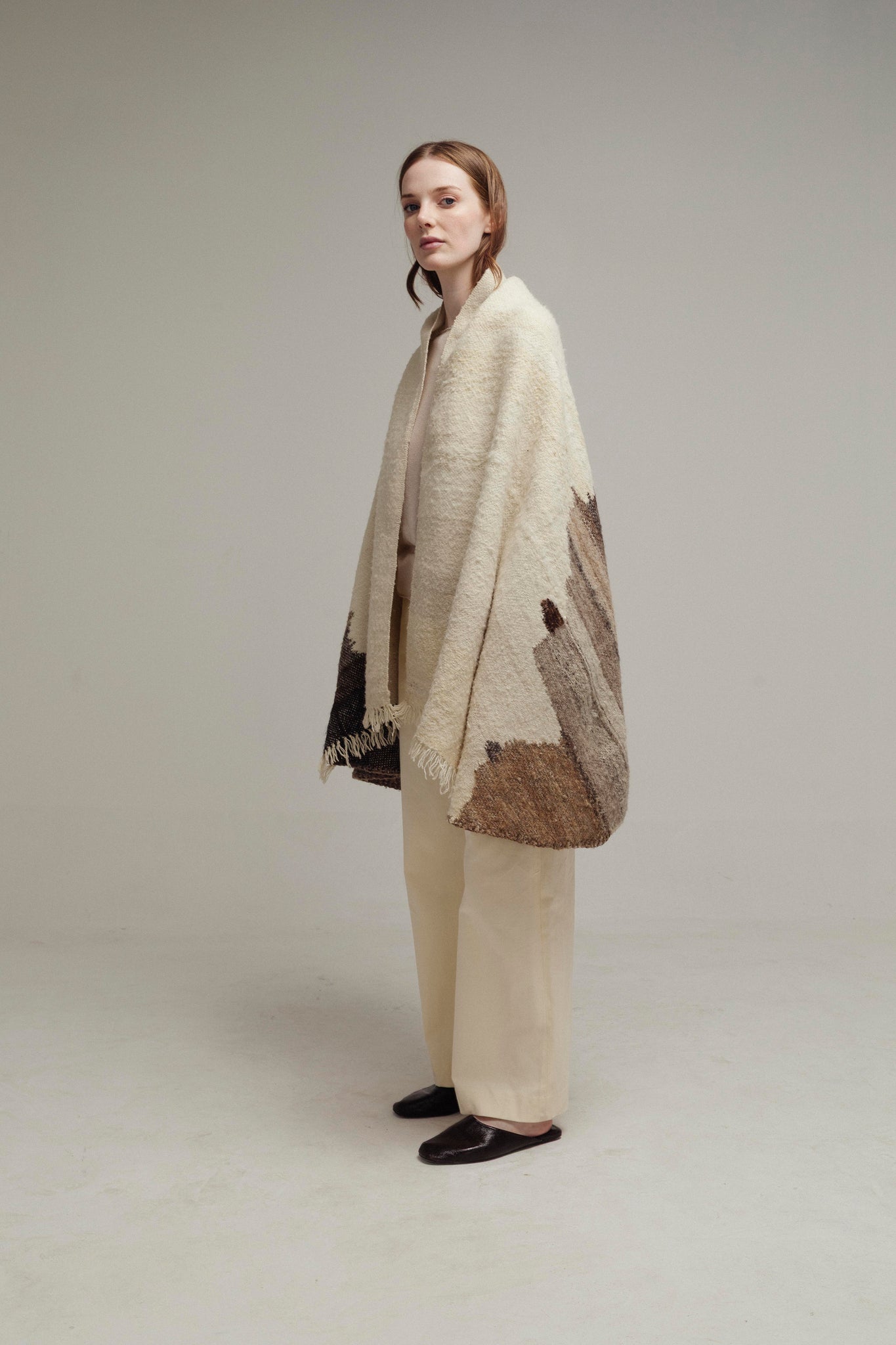 RUANA CHOCOLATE Y IVORY