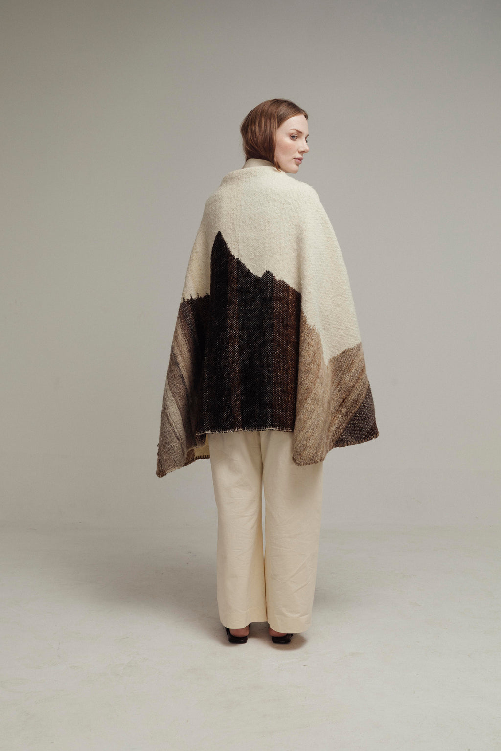 RUANA CHOCOLATE Y IVORY