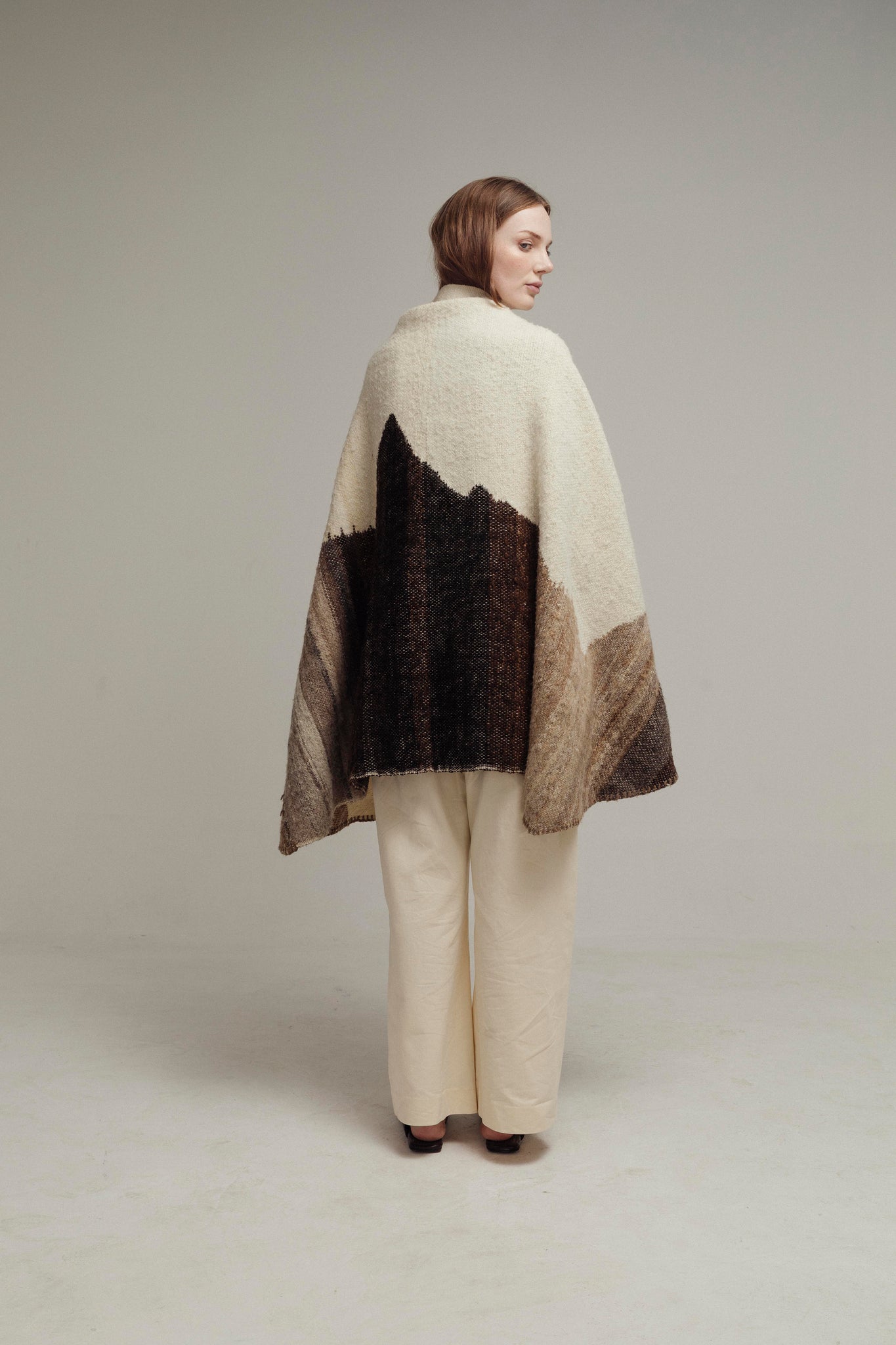 RUANA CHOCOLATE Y IVORY