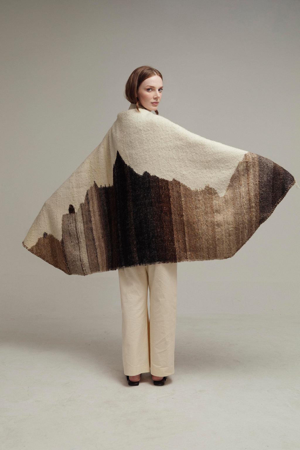 RUANA CHOCOLATE Y IVORY