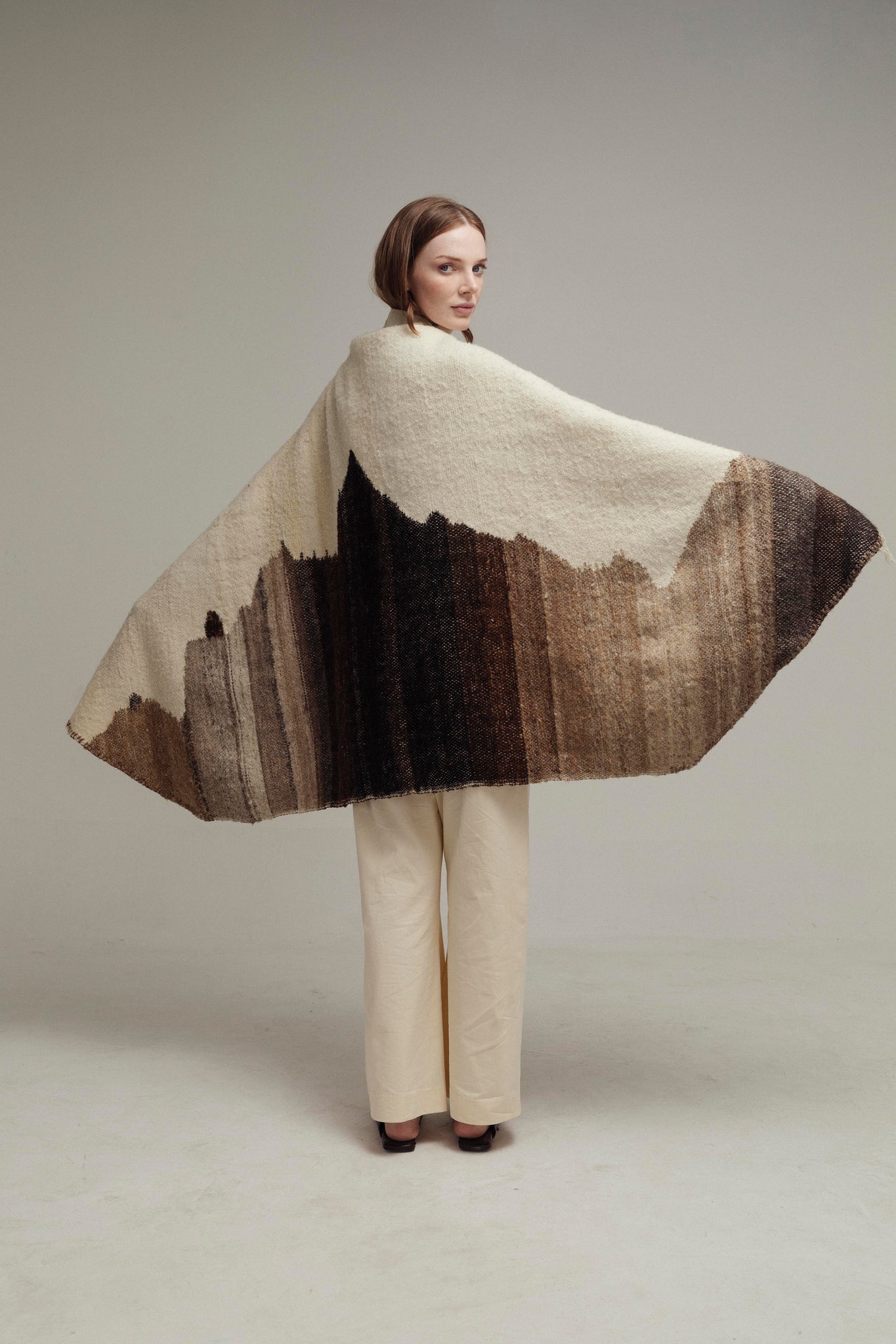 RUANA CHOCOLATE Y IVORY