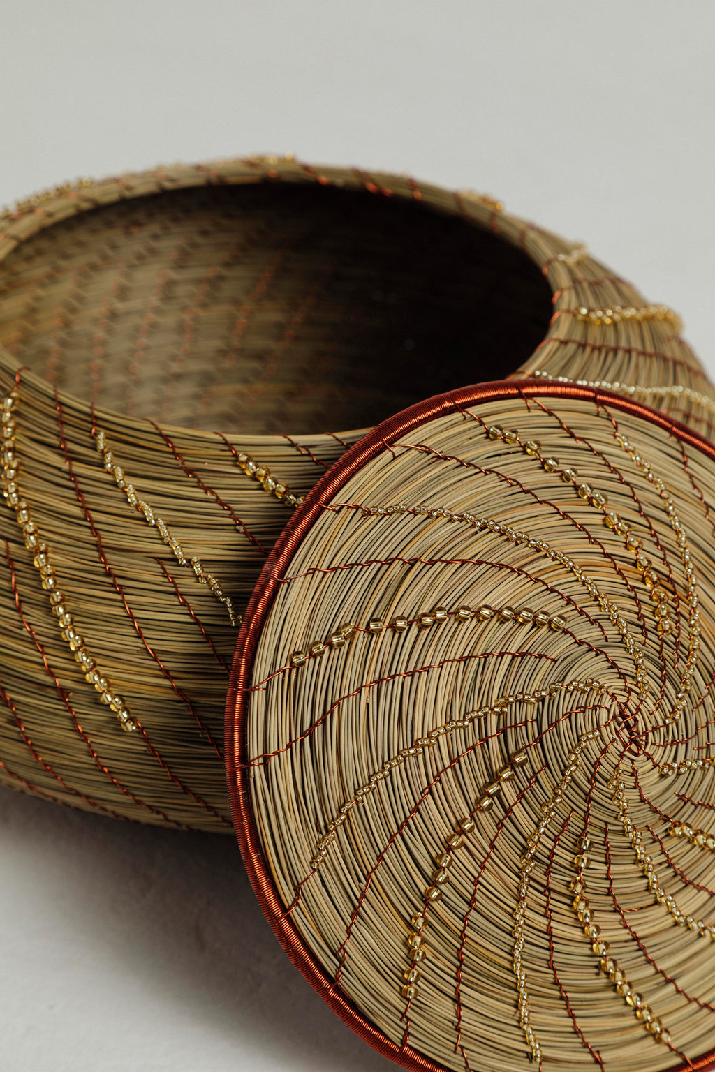 CANASTO NATURAL CON COBRE I