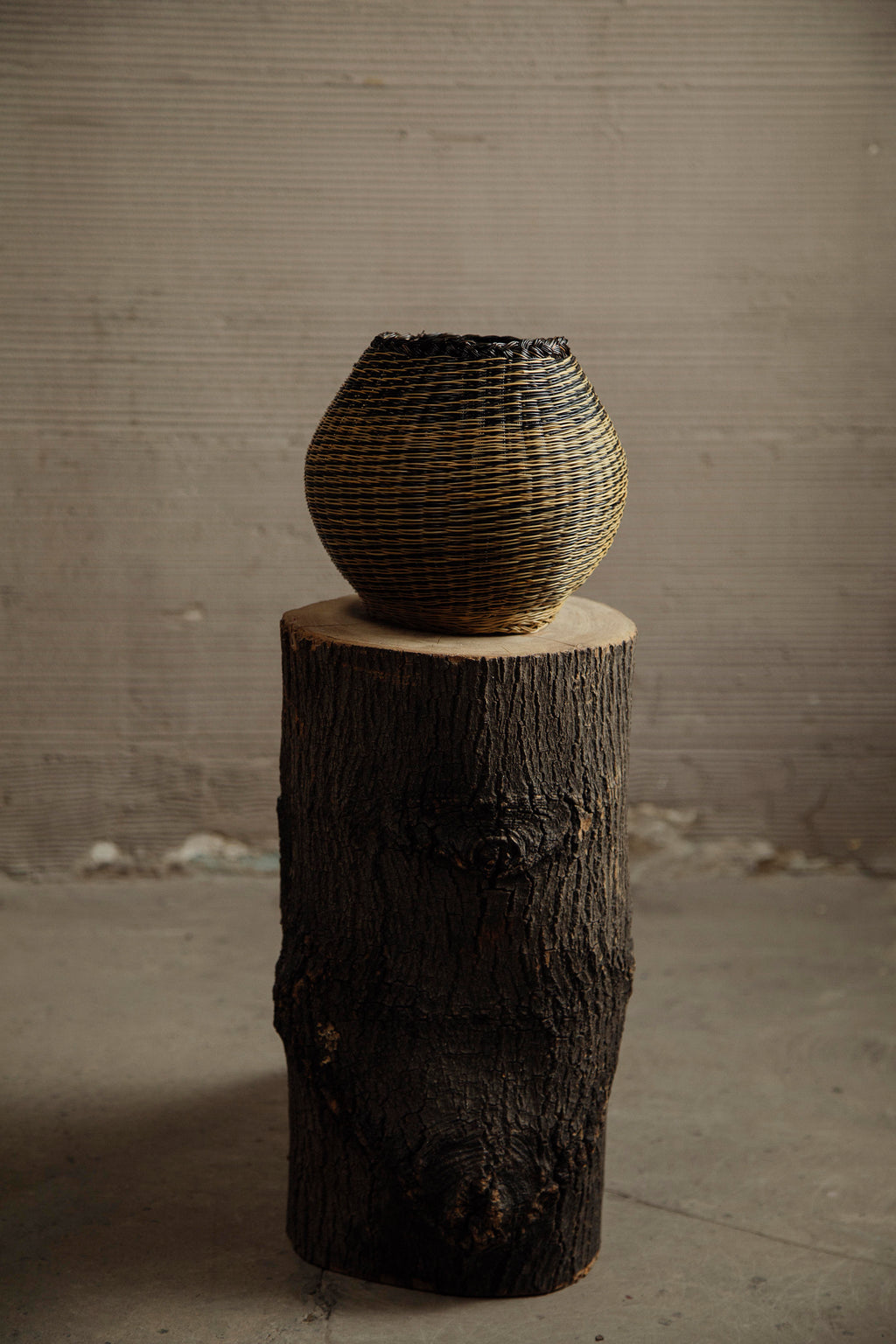 CANASTO NEGRO CON NATURAL