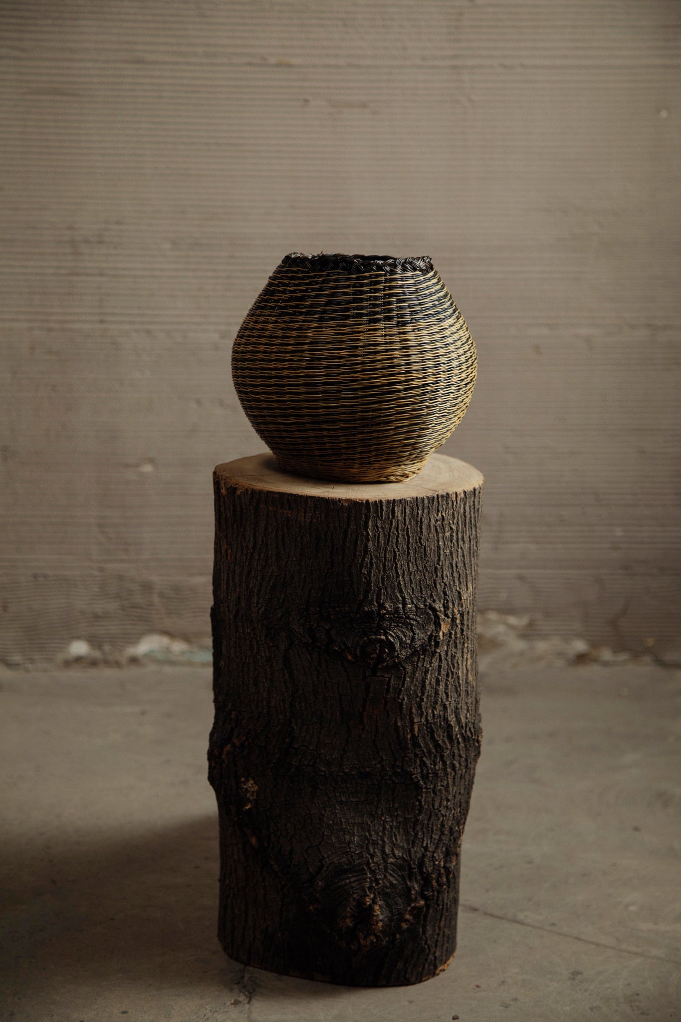 CANASTO NEGRO CON NATURAL