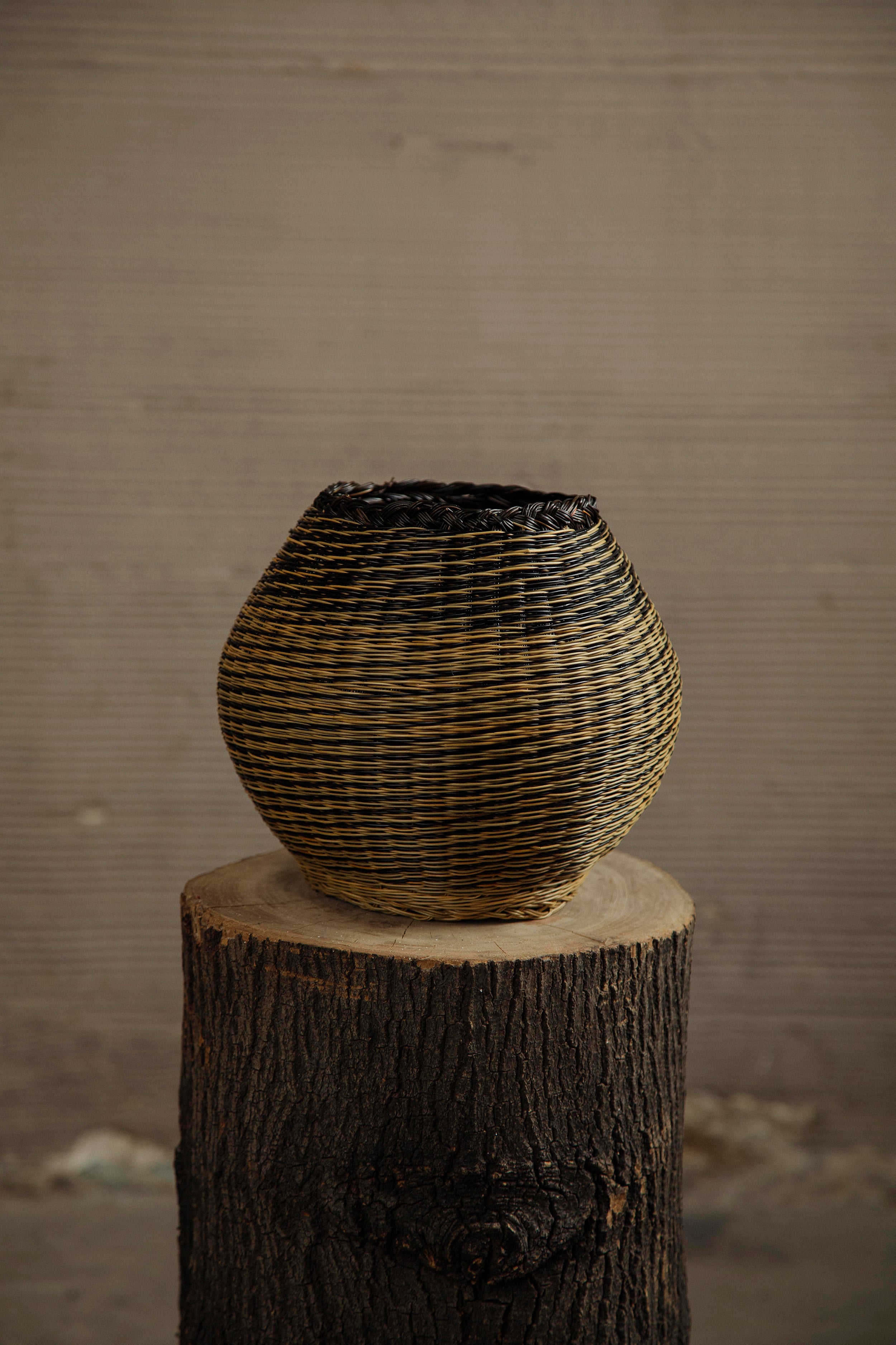 CANASTO NEGRO CON NATURAL