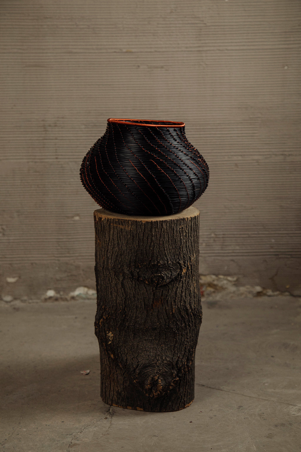 CANASTO NEGRO CON COBRE